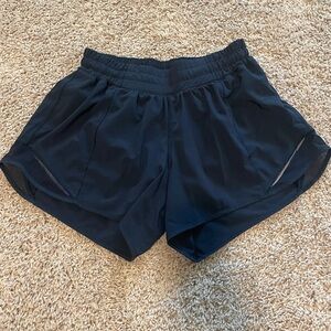 Lululemon Hotty Hot Shorts 4’ size 6